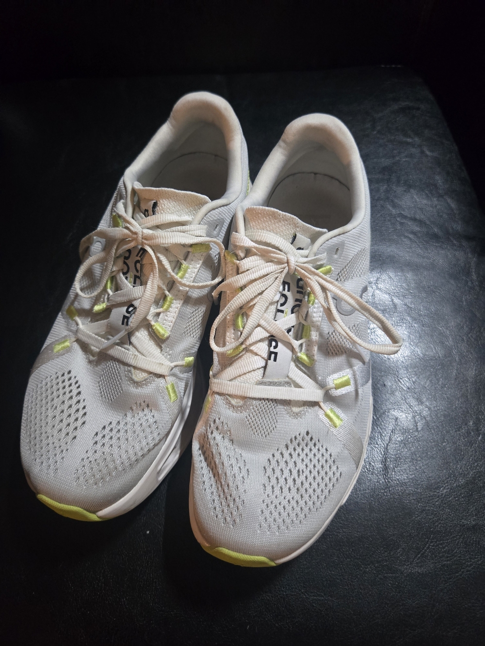 Women’s Light Gray Athletic Running Sneakers with Subtle Neon Yellow Accents